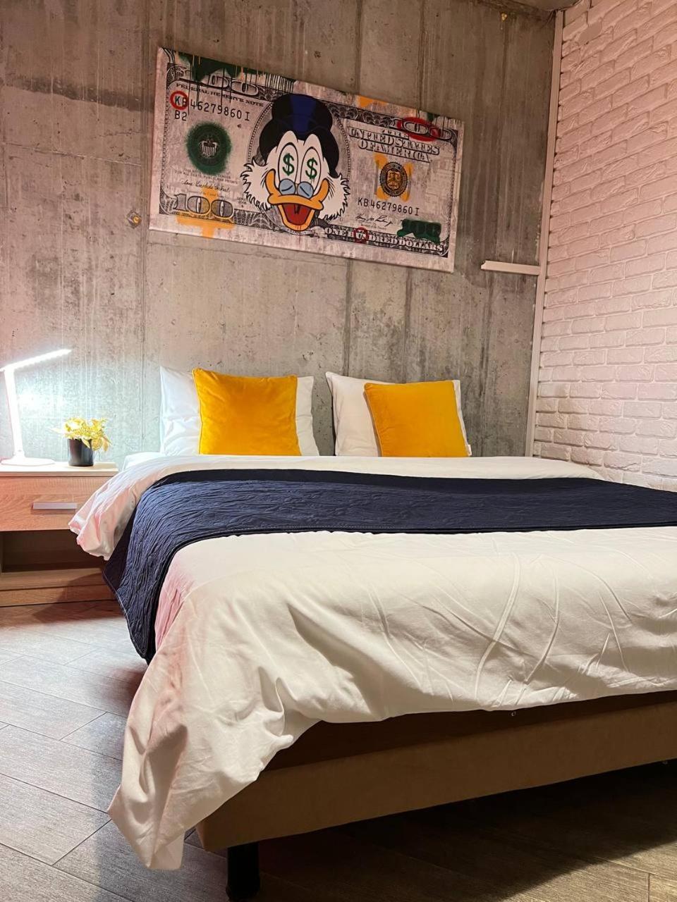 Moonlight Hostel ลวีฟ ภายนอก รูปภาพ